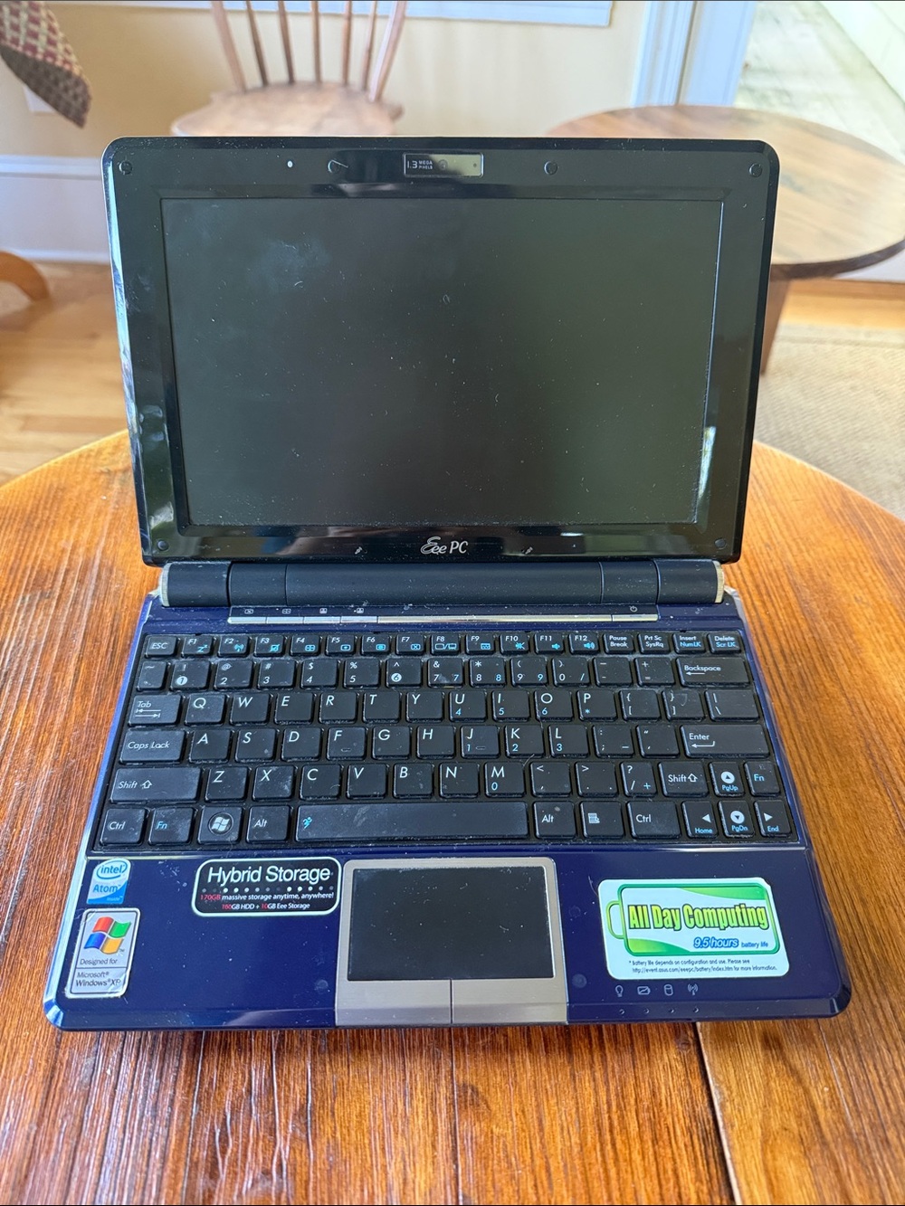 Asus Eee PC 1000HE Compact Laptop in Dark Blue and Black